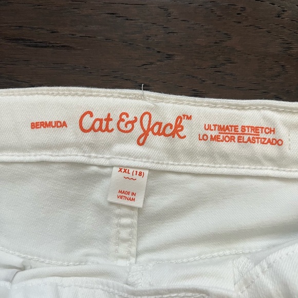 Cat and Jack White Bermuda Shorts - Picture 3 of 4